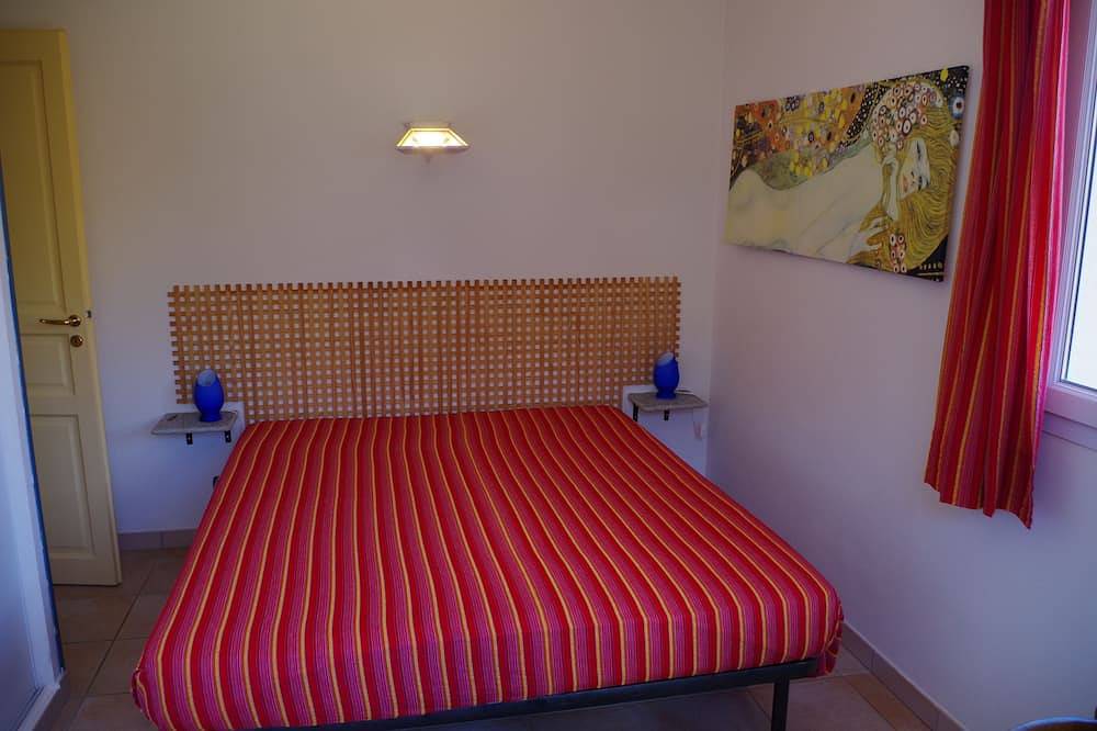 Villa marina , climatised,wi-fi, private garden and parking. in Tizzano, Sartène