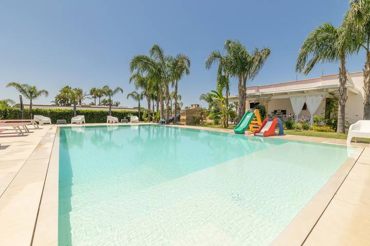 Casa vacanza per 16 persone, con Balcone/Terrazza a Melissano