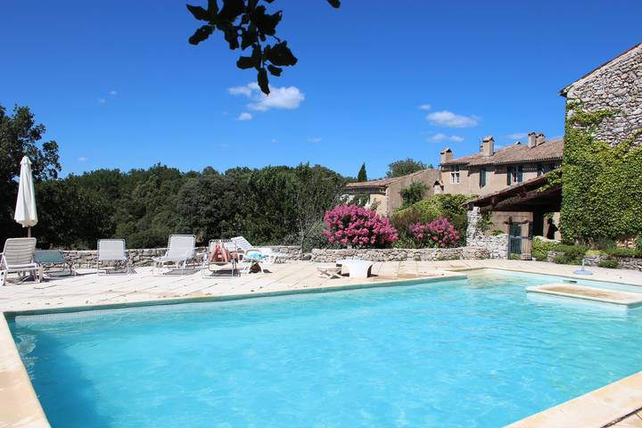 Gîte pour 6 personnes, avec piscine, adapté aux familles