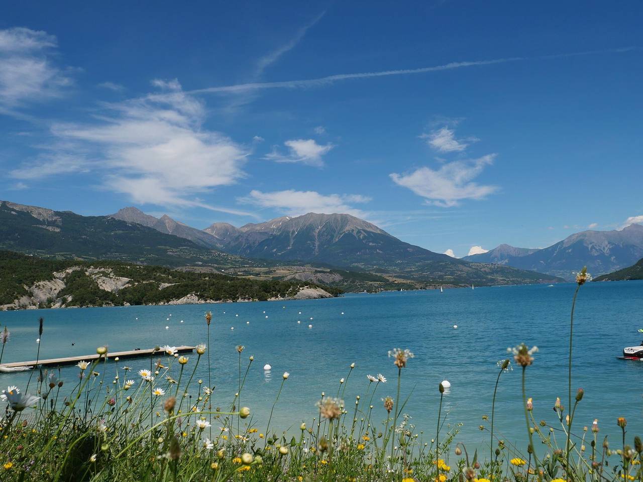 Appartement aan Meer Serre-Ponçon met Zwembad in Chorges, Écrins Nationaal Park