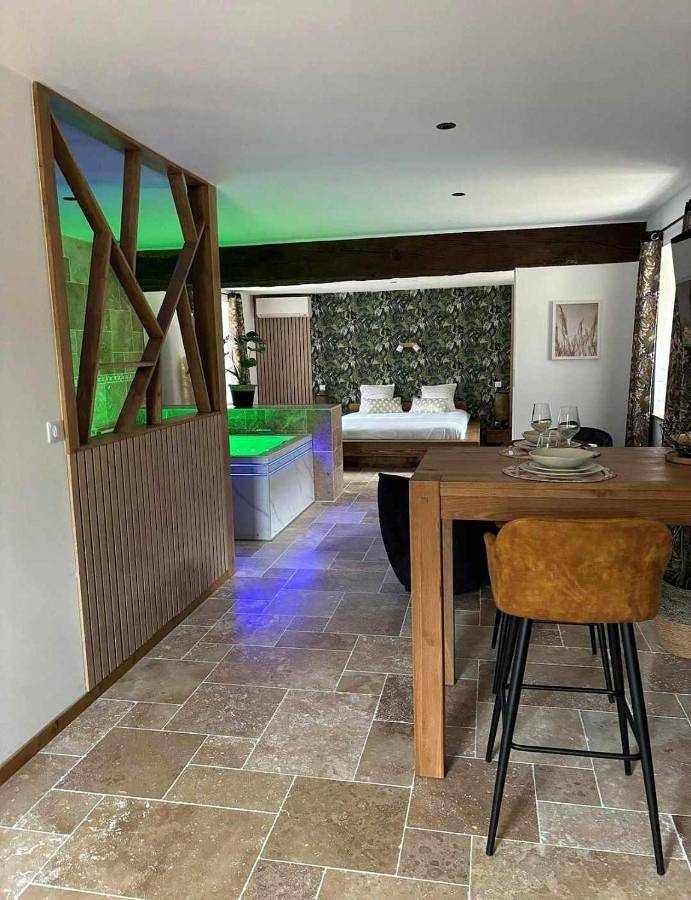 Location de vacances pour 2 personnes, avec jardin et jacuzzi à Étriché - 3