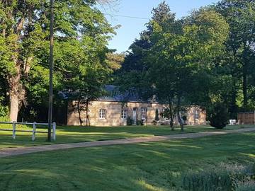 Gîte pour 10 personnes, avec jardin, animaux acceptés à Écrainville