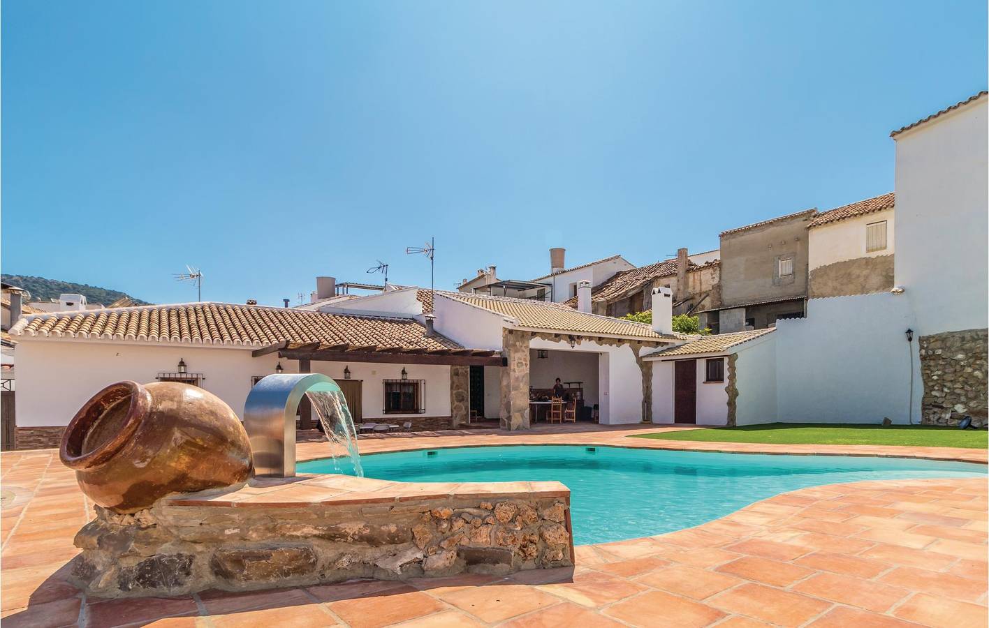 140m² Apartment with Pool, Terrace & WiFi, 100m to Café Bar, 1km to River in Mondrón, Periana