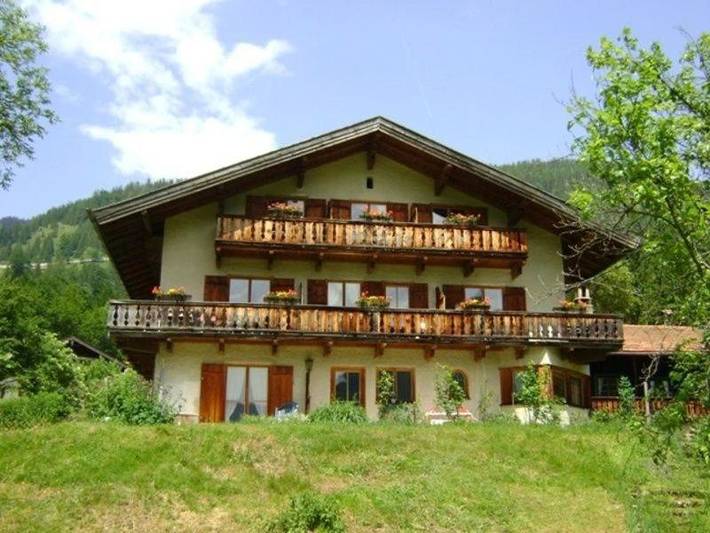 Ferienwohnung für 8 Personen, mit Balkon und Terrasse sowie Garten und Ausblick in Bayrischzell