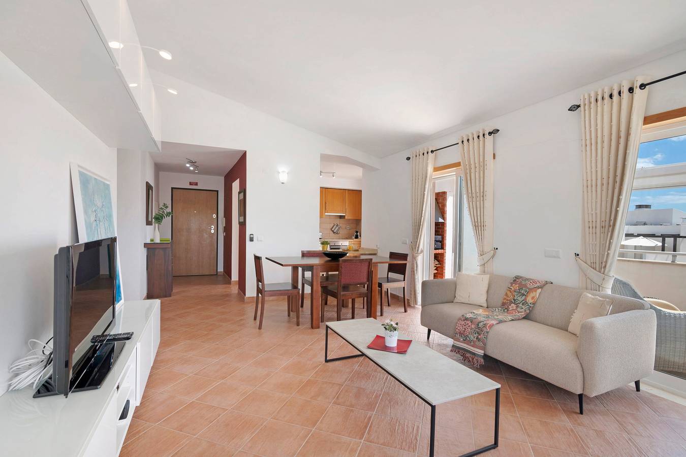 Entire apartment, Charming 3-Bedroom Apartment 'Santa Luzia' with Shared Pool, Wi-Fi and Air Conditioning in Santa Luzia, Parque Natural da Ria Formosa