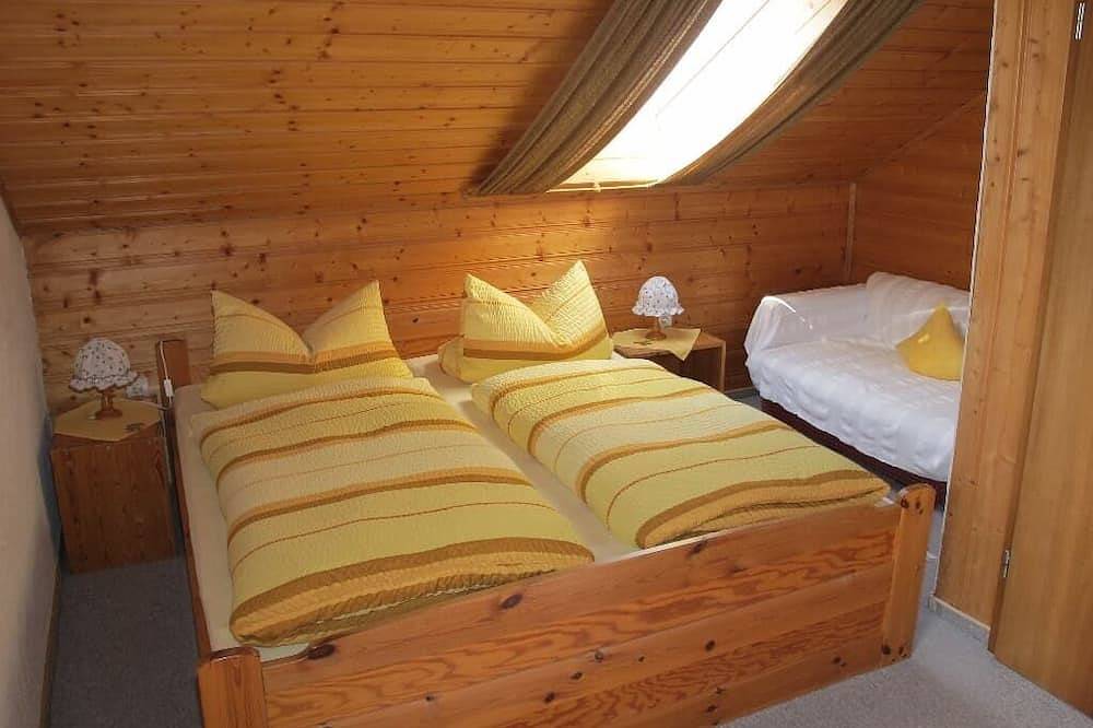 Ganze Wohnung, 90qm große Ferienwohnung für 4 bis 6 Personen mit Sonnenterrasse in Haidmühle, Ostbayern