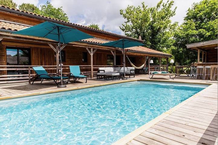 Ferienhaus für 10 Personen, mit Whirlpool und Terrasse sowie Garten