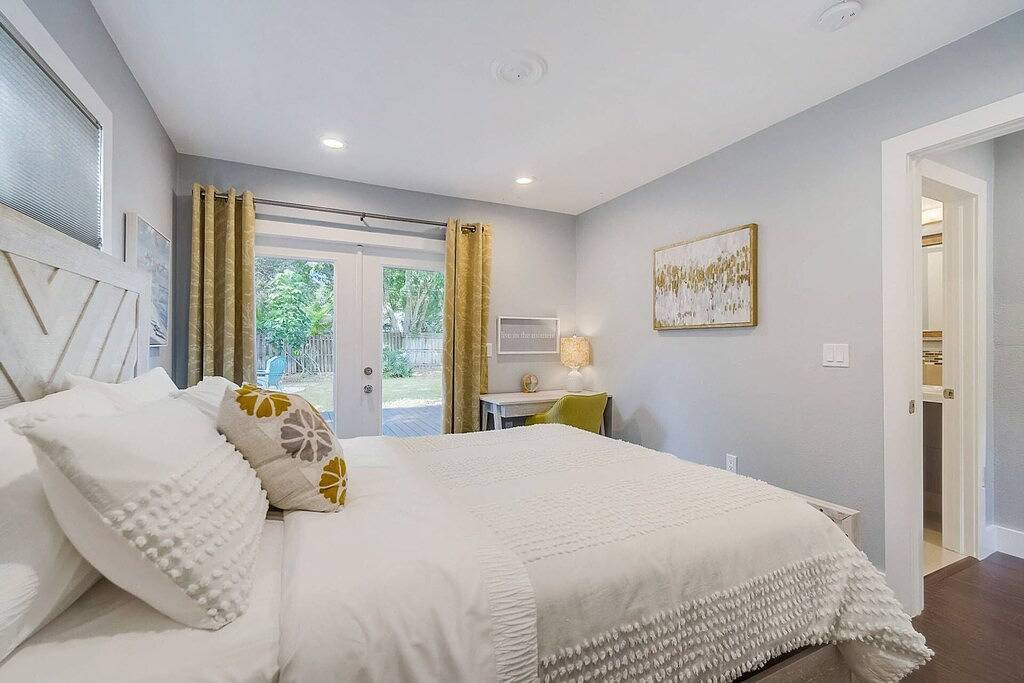 Discover Hacienda del Sol - Dog-Friendly, Downtown in Sarasota, Sarasota County