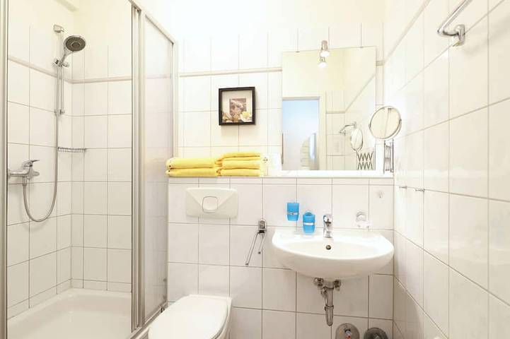 Appartamento intero, Residence presso il centro benessere! nel cuore di Warnemünde, vicino alla spiaggia, tranquilla e centrale in Warnemünde Strand, Warnemunde