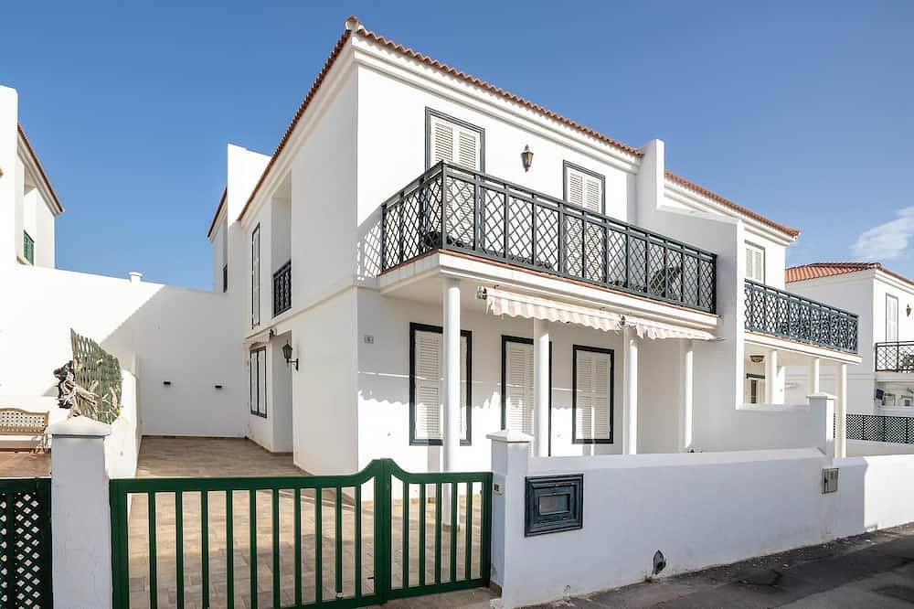 Beautiful home in Abades with Wifi in Abades, Arico