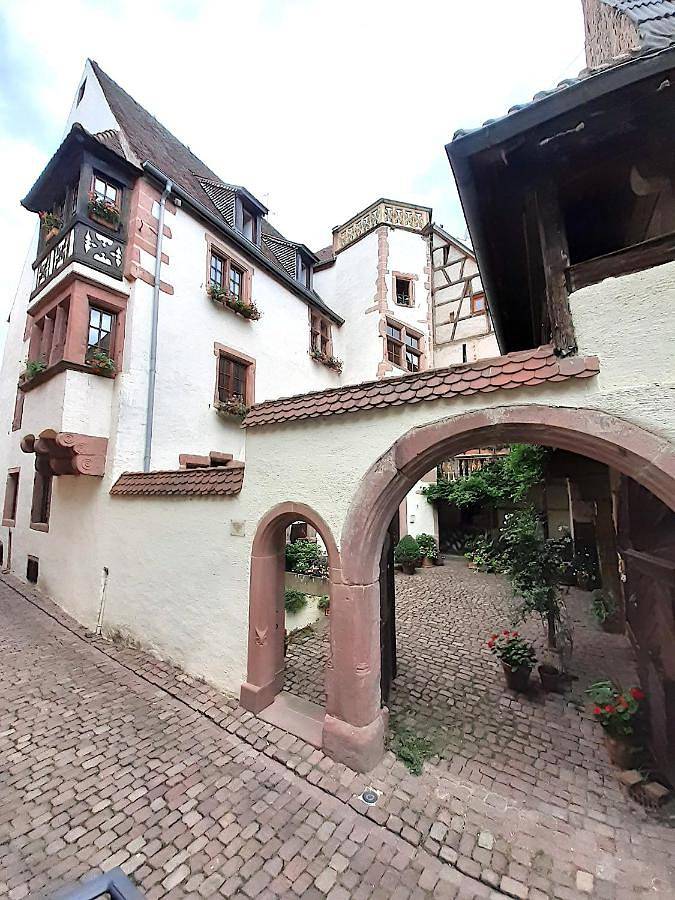 Chambre d’hôte pour 2 personnes, avec Balcon ainsi que Terrasse et Vue à Riquewihr