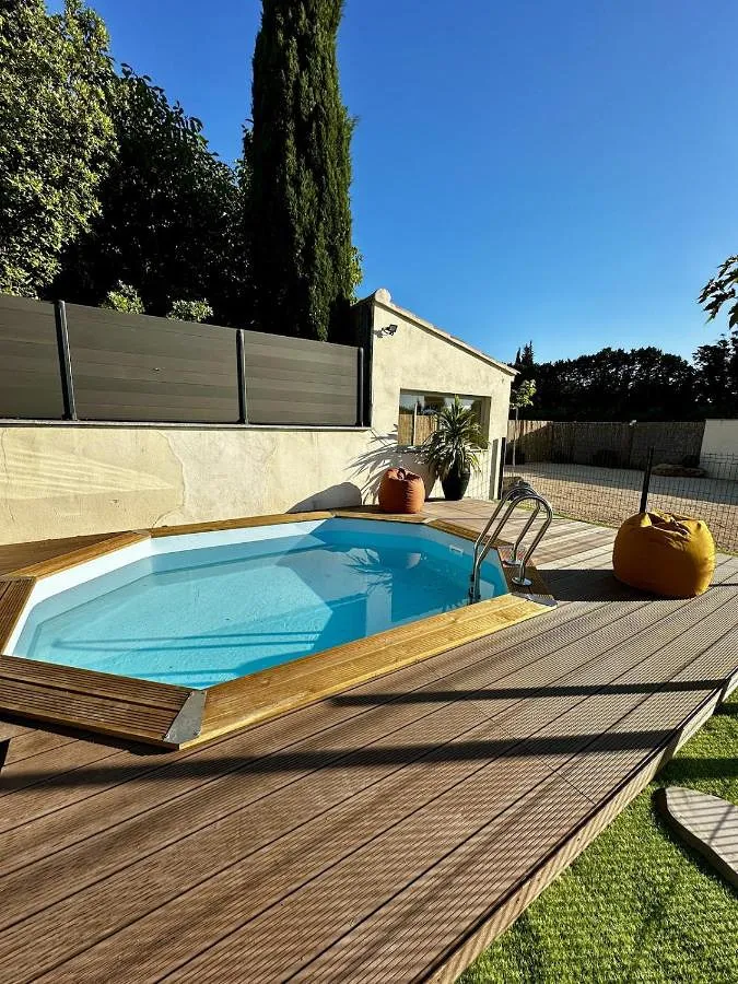 Chalet para 8 personas, con jacuzzi además de jardín y piscina - 1