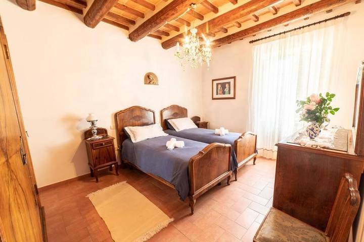 Location de vacances pour 10 personnes, avec jardin et vue à Gualdo Tadino - 4