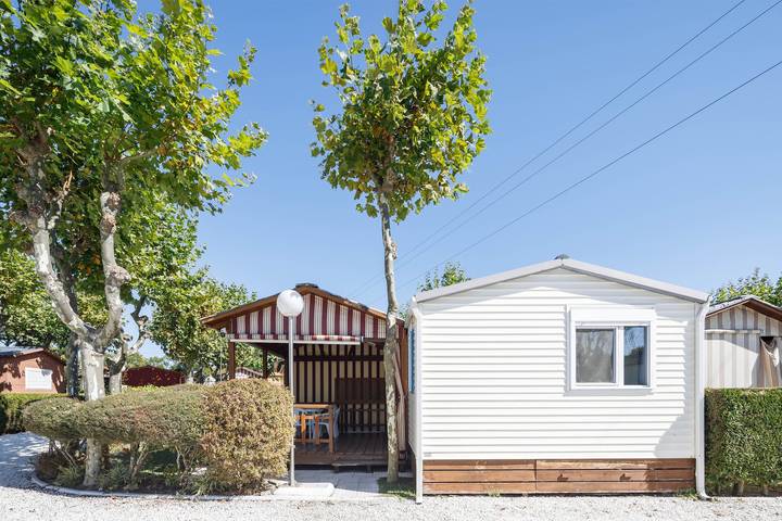 Bungalow 'E' with Private Pool, Private Terrace and Wi-Fi in O Grove, Rías Baixas