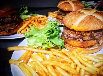 Gîte pour 5 personnes, avec terrasse et piscine, animaux acceptés à Beaumont-du-Périgord