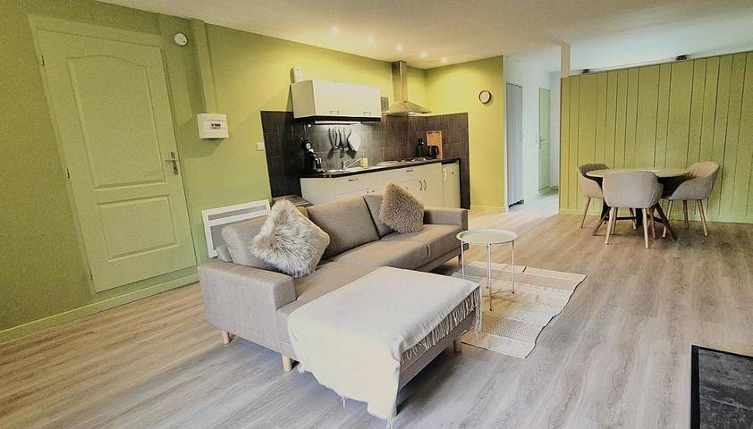Gîte pour 2 personnes, avec Terrasse et Jardin ainsi que Piscine et Vue dans Seuzey