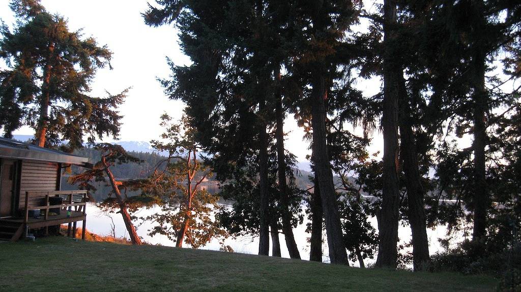 Cottage Rentals for 6 Guests in Nanaimo District