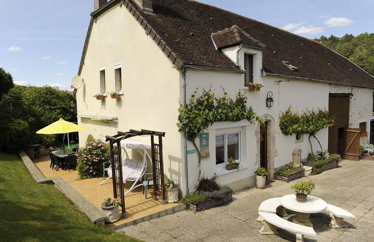 Gîte pour 7 personnes, avec Terrasse et Jardin dans Éguilly-sous-Bois