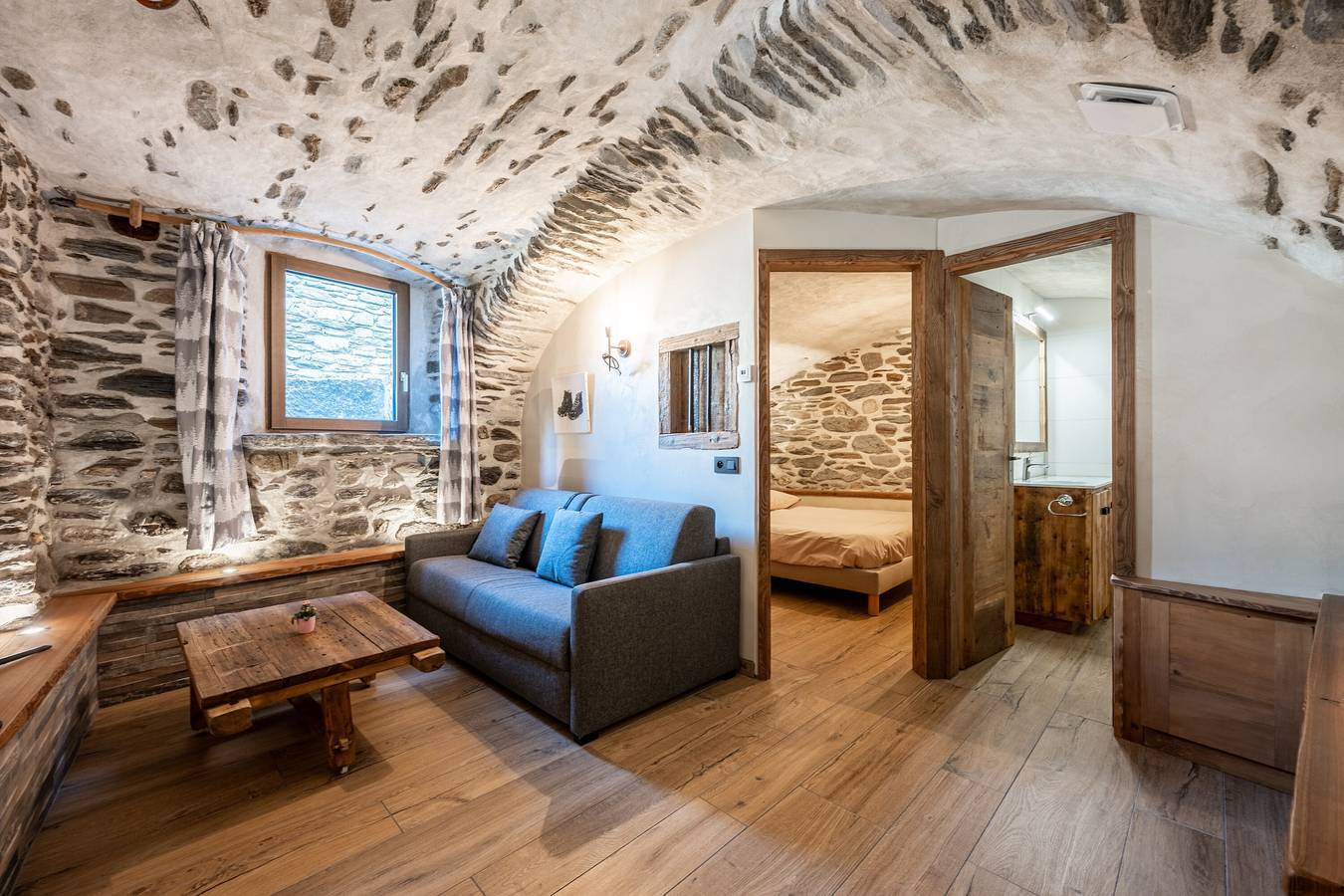Appartement entier, Appartement "Ô Canton" avec vue sur les montagnes, terrasse privée et Wi-Fi in Lanslebourg-Mont-Cenis, Région de Saint-Jean-de-Maurienne