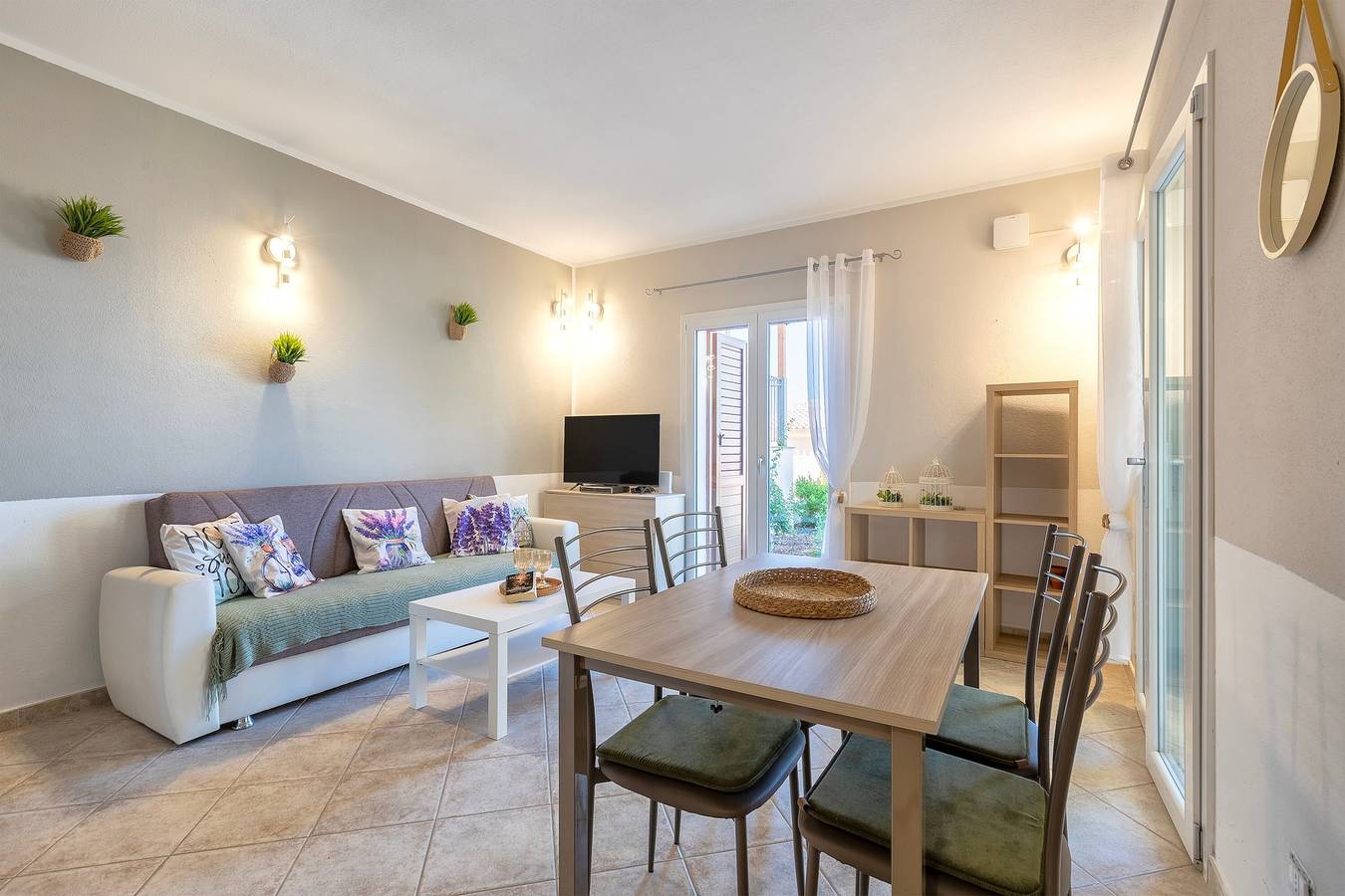 Ganze Wohnung, Ferienwohnung 'Dolce Vita' mit Meerblick, Gemeinschaftspool und Wi-Fi in Trinità d'Agultu e Vignola (Borgo), Trinità d'Agultu e Vignola und Umgebung