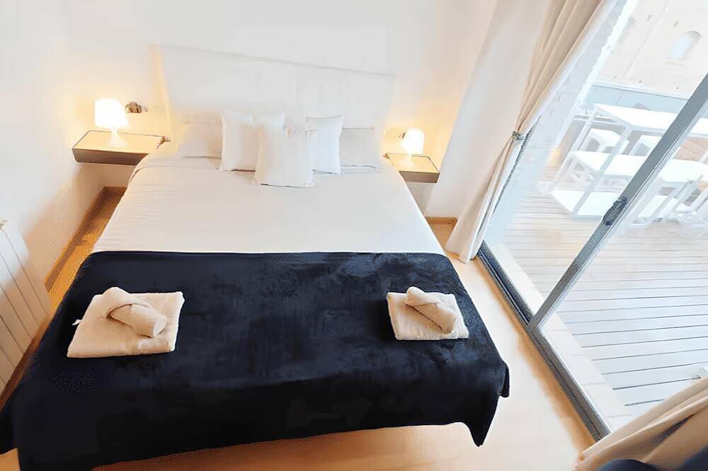 Apartamento entero, Excellent Location 3 Rooms Est. Min. 31 Noches in Badalona, Barcelonés