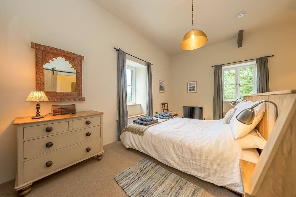 Romantic One Bedroom Cottage In The Hills Above Dolgellau | Deer-Park-Lodge in Snowdonia