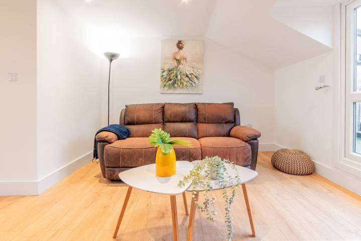 Apartamento vacacional entero, Rooftop - Sleeps 2 - Central - Paid Parking - Wifi in Kent