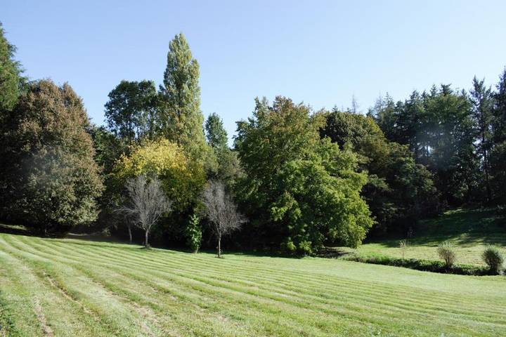 Location de vacances pour 12 personnes, avec piscine ainsi que vue et terrasse à La Jaudonnière - 2