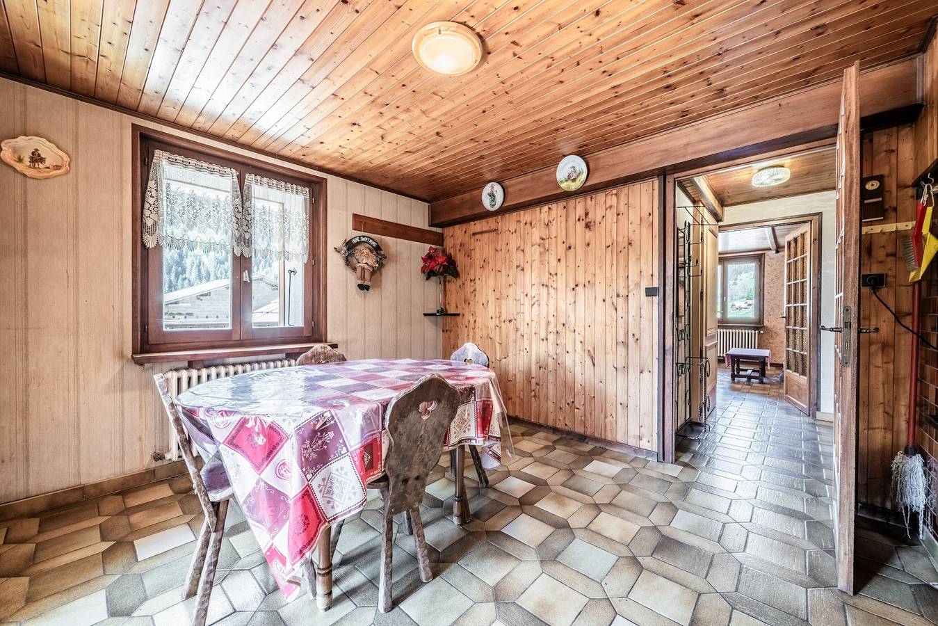 Ganze Wohnung, Ferienwohnung 'La Corne' mit Bergblick, privater Terrasse und Balkon in La Chapelle-d'Abondance, Les Portes du Soleil