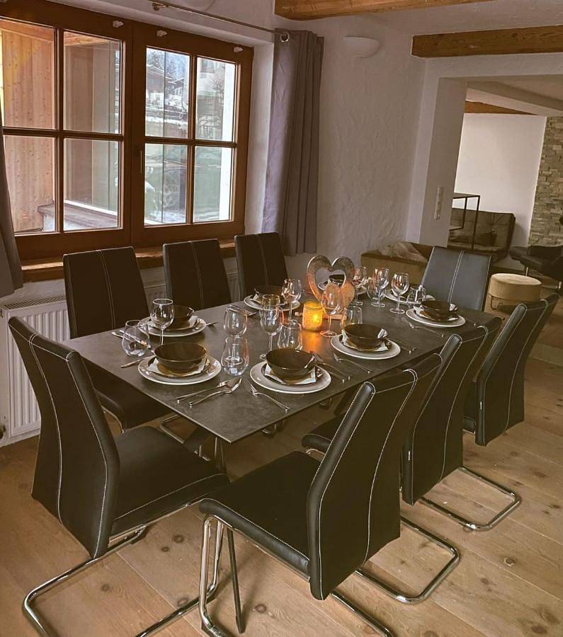 Three-Bedroom Apartment with Bathroom in Mayrhofen, Zillertaler Alpen