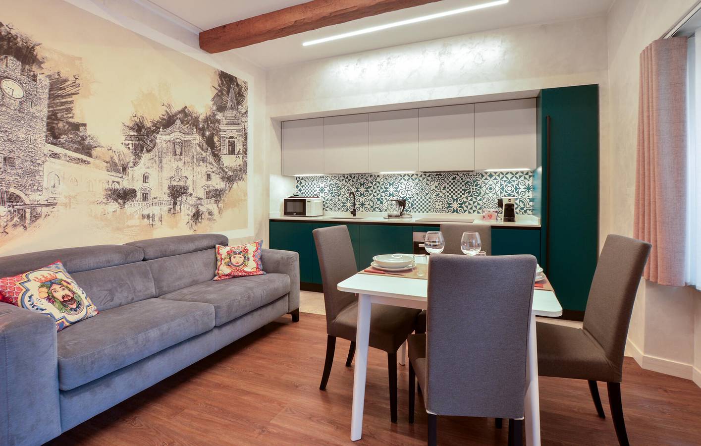 Apartamento vacacional entero, Acogedor apartamento junto a la playa con aire acondicionado y WiFi - 1 km de la playa in Taormina, Provincia de Messina