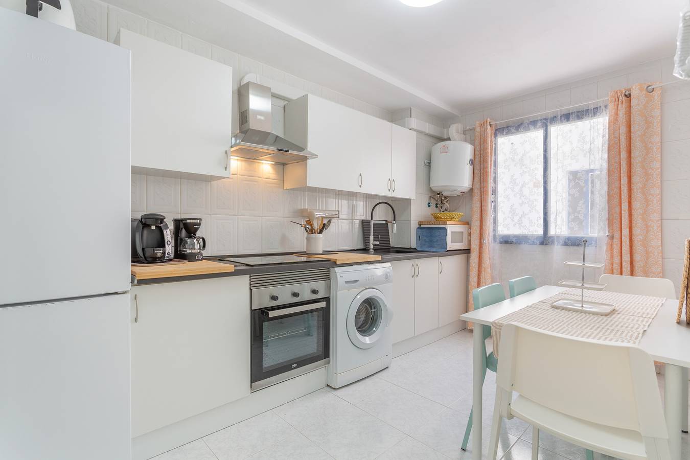 Apartamento entero, Vacaciones 'Retama' con vistas al mar, balcón y Wi-Fi in La Postura, Adeje