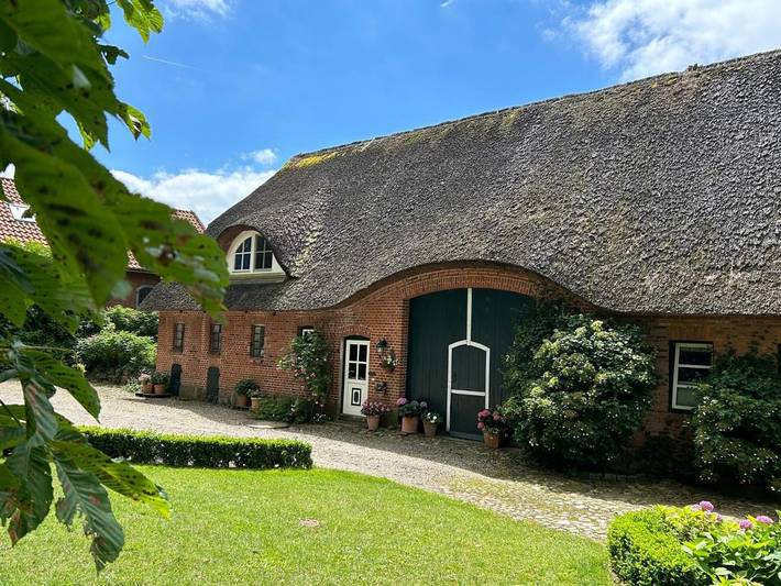 Ferienwohnung für 2 Personen, mit Garten und Pool sowie Seeblick in Groß Wittensee