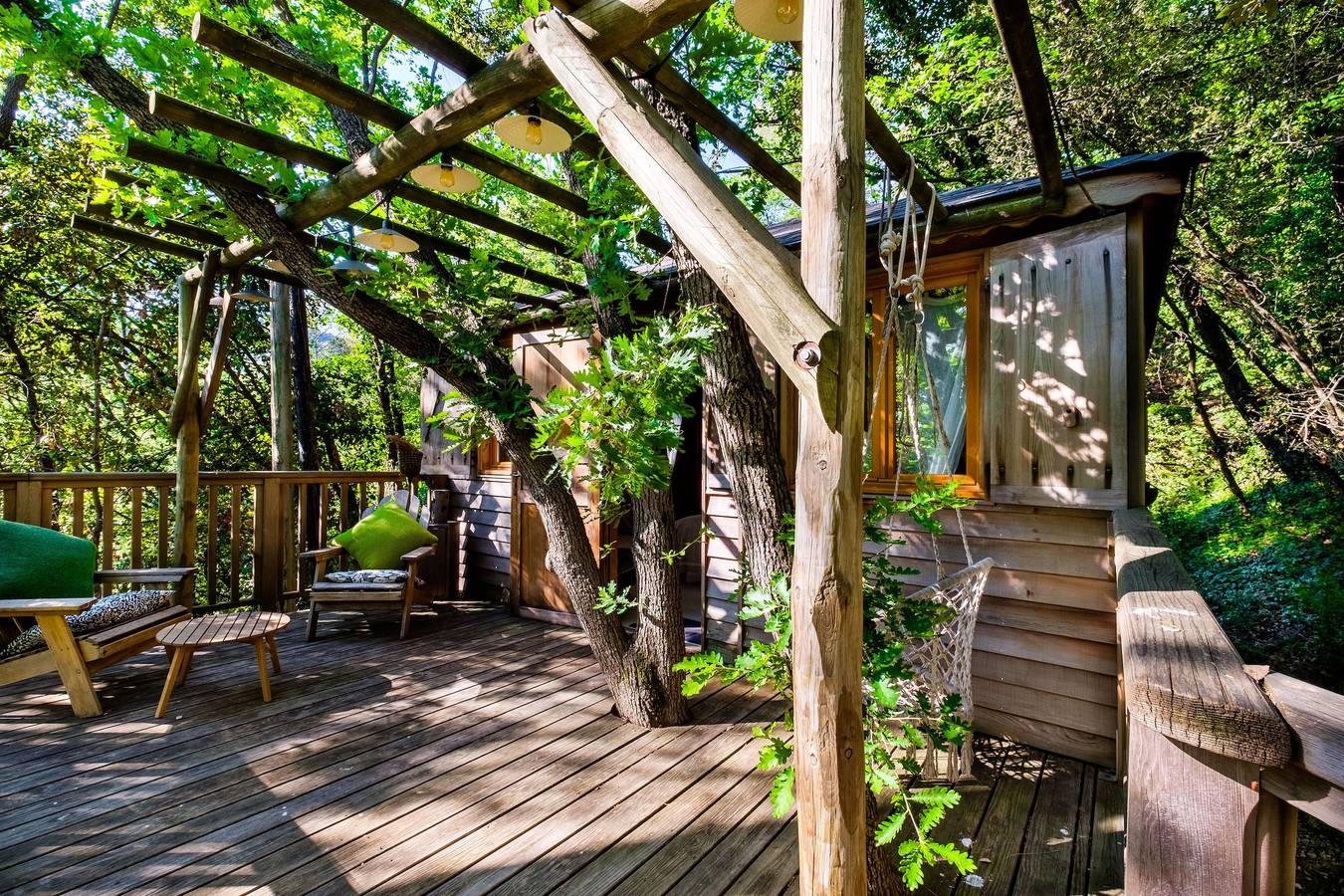 Appartement entier, Cabane "Shere Khan" avec piscine partagée, 2 terrasses privées et Wi-Fi in Saint-Paul-de-Vence, Côte méditerranéenne (France)