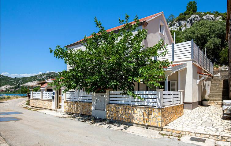 Reizendes Apartment mit einem Schlafzimmer in der Nähe der Neretva mit Terrasse und Annehmlichkeiten in Rogotin, Dubrovnik-Neretva
