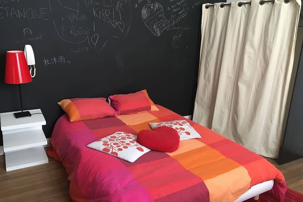 Spacious 15m2 room near Chu and university in Talence, Bordeaux region