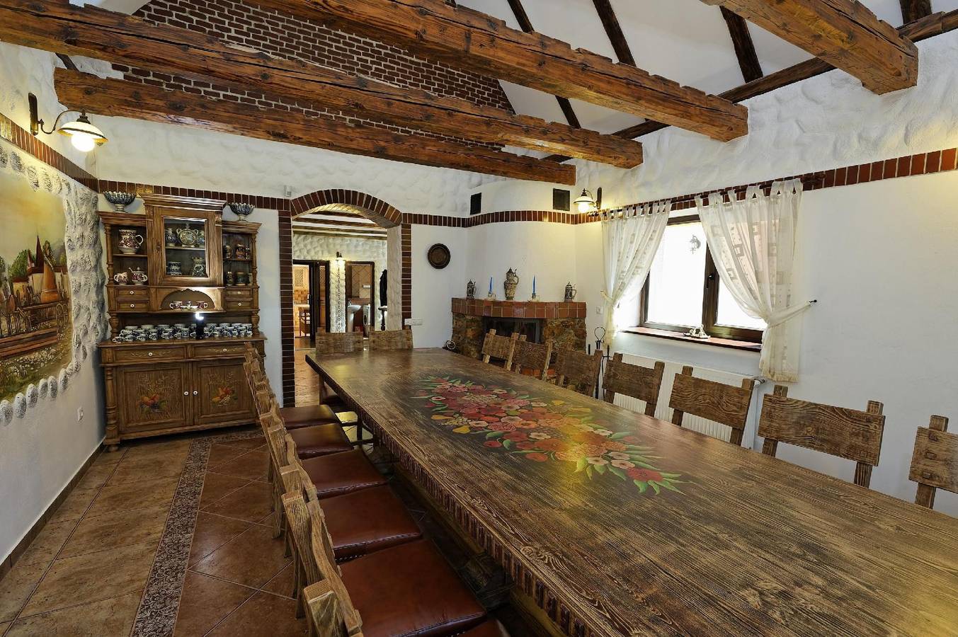 Kürzlich in eine Ferienvilla konvertiertes (2010), umfriedetes Haus aus der Sachsenzeit, mit privatem Indoor-Pool und Jacuzzi, Außenküche und Grillplatz in Karpaten