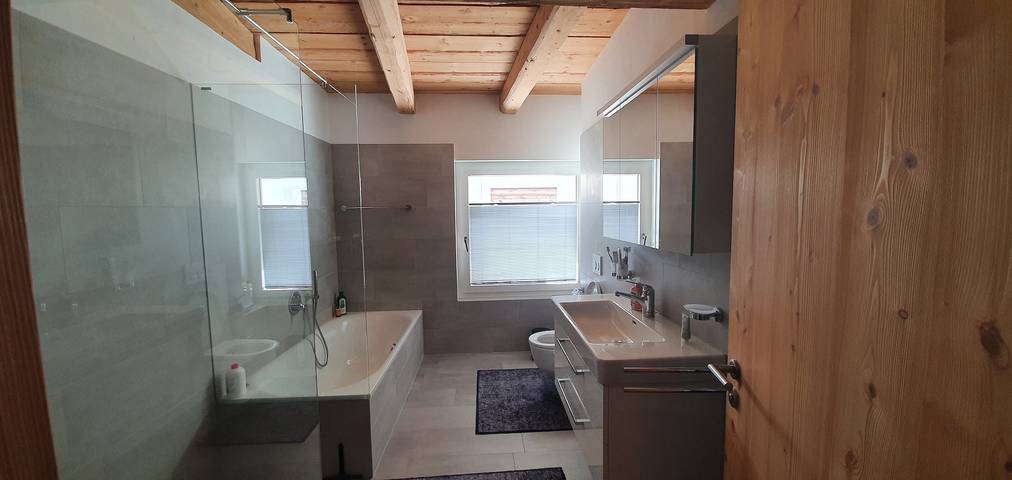 Apartamento vacacional entero, Ferienwohnung am Dorfplatz Lavin - Wohnung mit atemberaubender Aussicht in Lavin, Lower Engadine