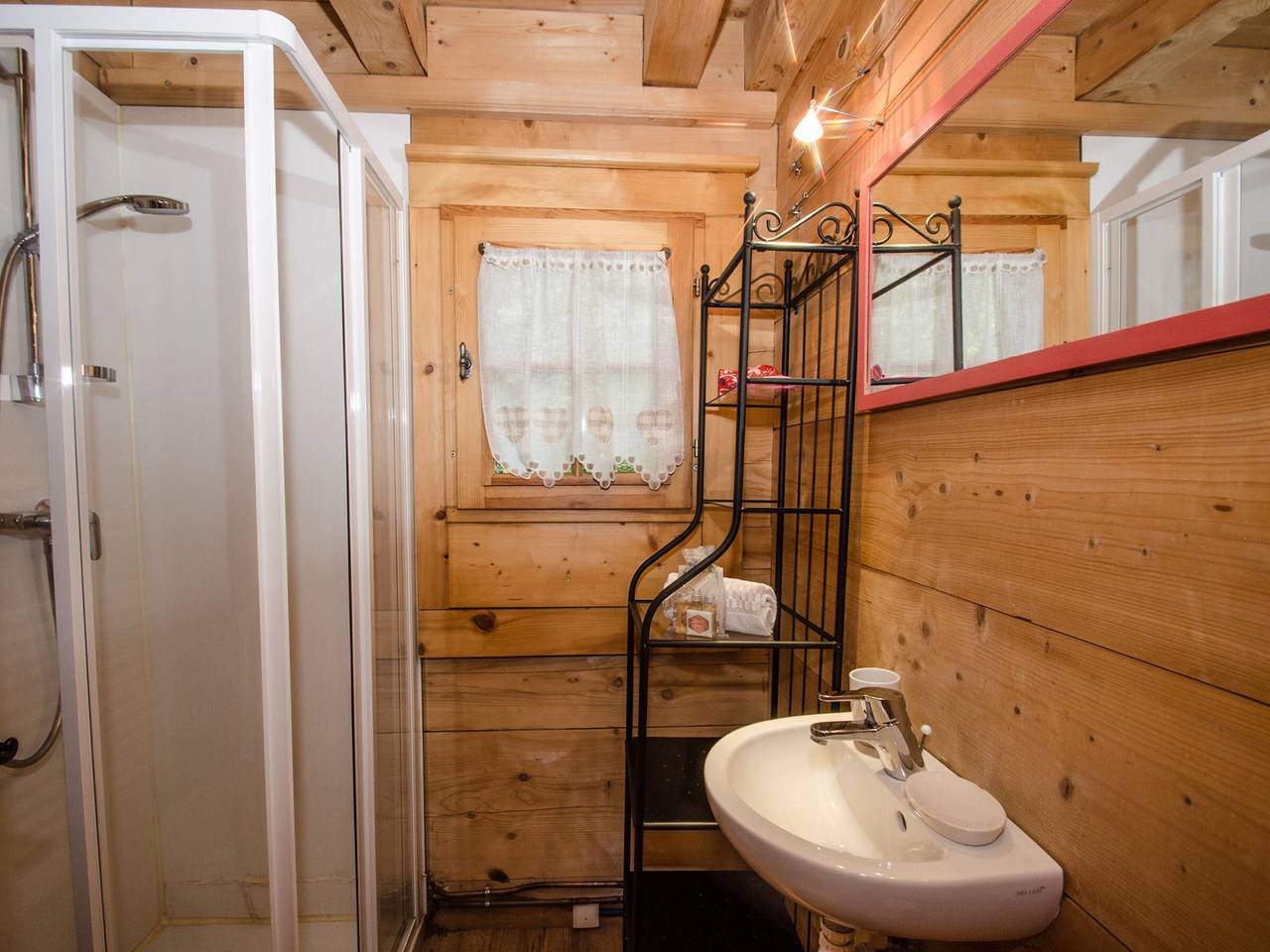 Charming mazot with garden, pets allowed, parking, wifi in Brevent-Flegere, Chamonix