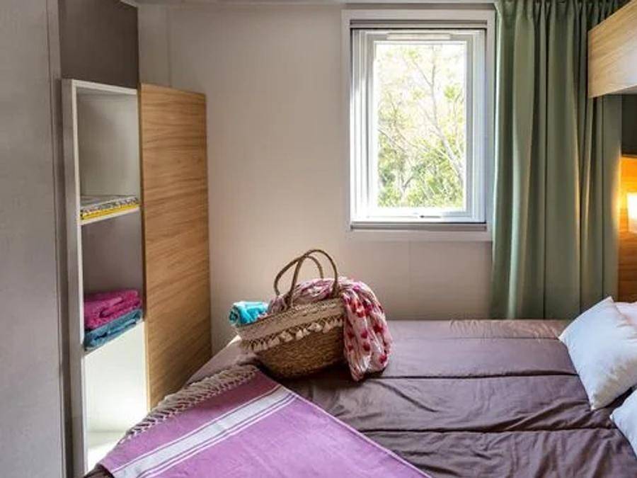 Camping Marvilla Parks - Kaatsheuvel - Stacaravan 6 personen - Stacaravan | Premium | 3 slaapkamers | 6 pers. | Terras Lounge | Air-con. in Kaatsheuvel, Noord-Brabant