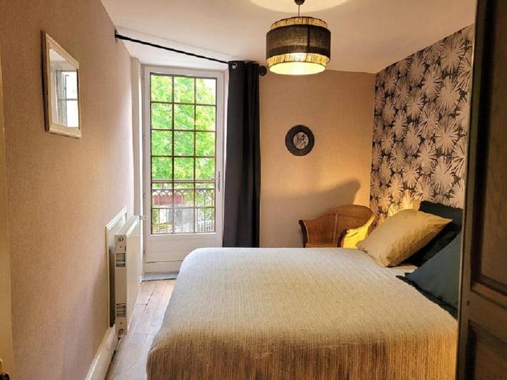 Gîte pour 6 personnes, avec terrasse à Saint-Sernin-du-Plain