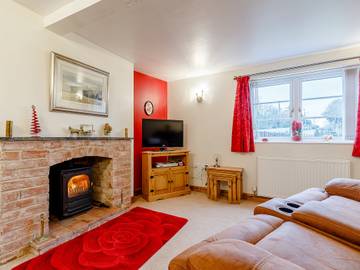 Log Cabin for 8 People in Stafford, Staffordshire, Photo 2