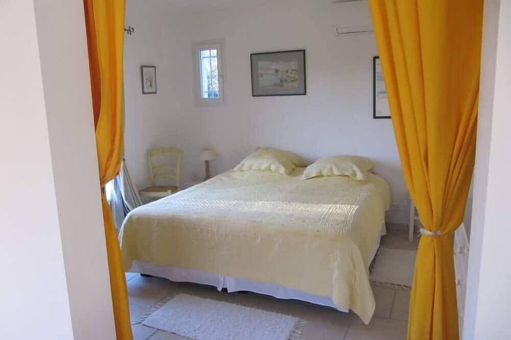 Entre mer et lacs, Masset de charme pour 2 personnes, piscine 15,50m x 6.50m in Flayosc, Région de Draguignan