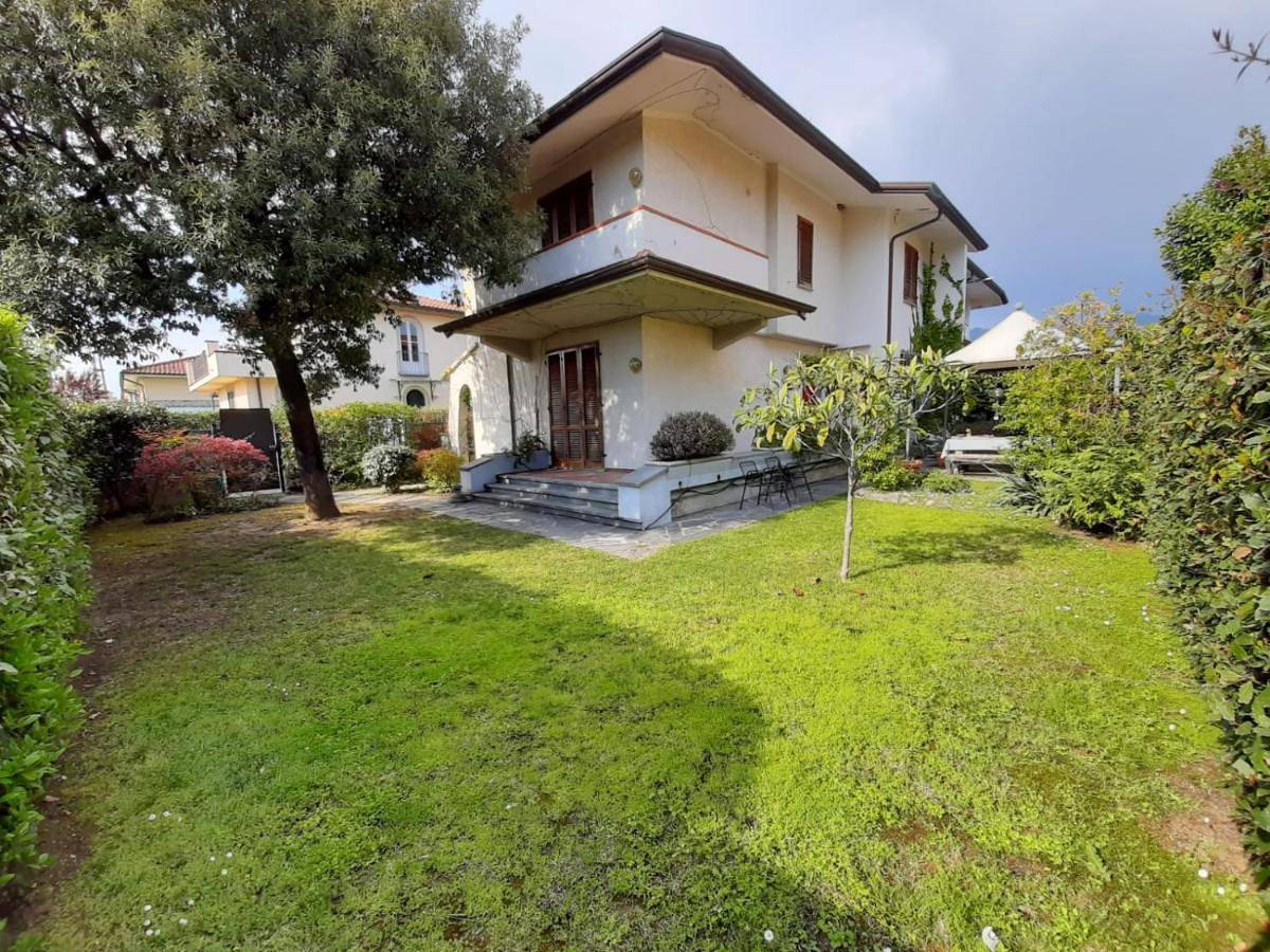 Three-Bedroom House in Marina di Pietrasanta, Pietrasanta