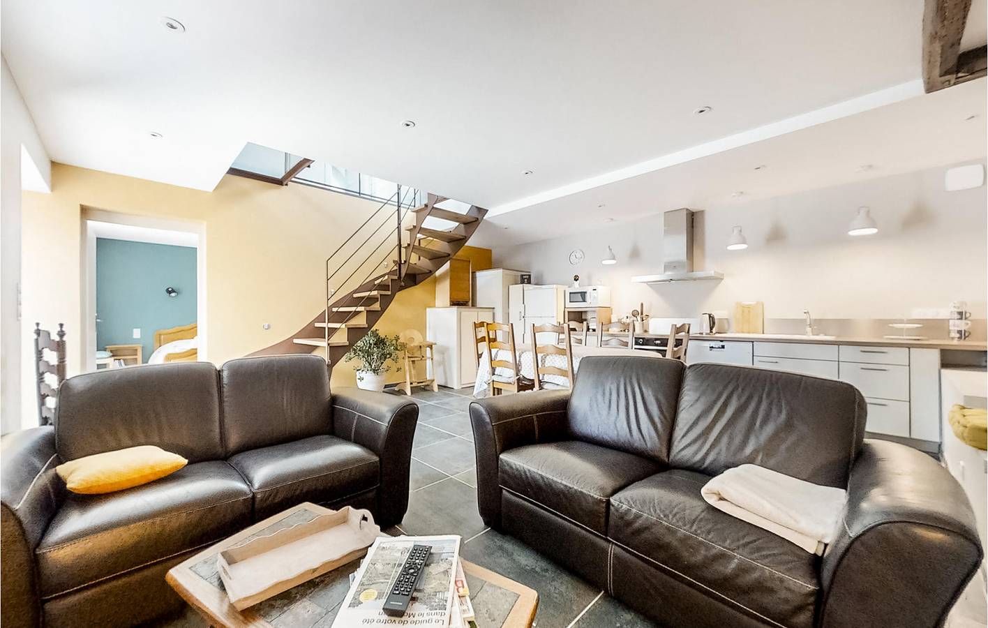 Appartement confortable avec 100m2, TV, jardin et parking in Lanouée, Région de Pontivy