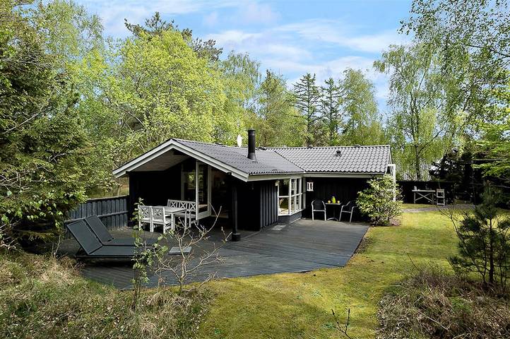 Ferieudlejning for 4 personer, med terrasse i Hals