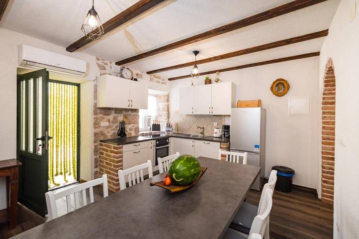 Ferienhaus für 8 Personen, mit Garten und Ausblick in Razanac - 2