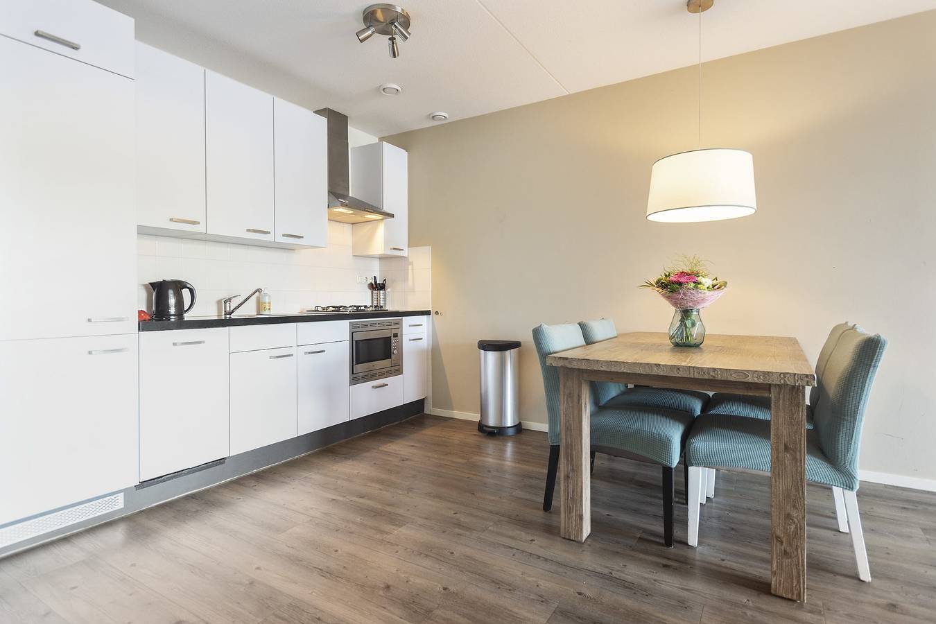 Geheel appartement, Ruimtelijk luxe appartement op de begane grond - Kaag Resort 3 in Warmond, Nederlandse Noordzeekust