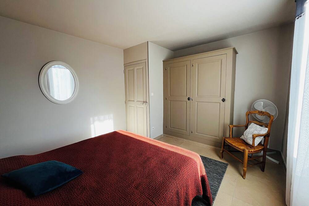 Just 8 minutes from Parc Spirou Provence. in Monteux, Vaucluse