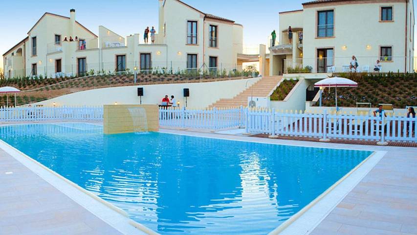 Appartamento per 4 persone, con giardino e terrazza nonché piscina in Pedaso